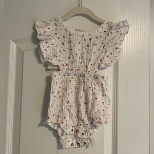 Flowered romper 6-9mo